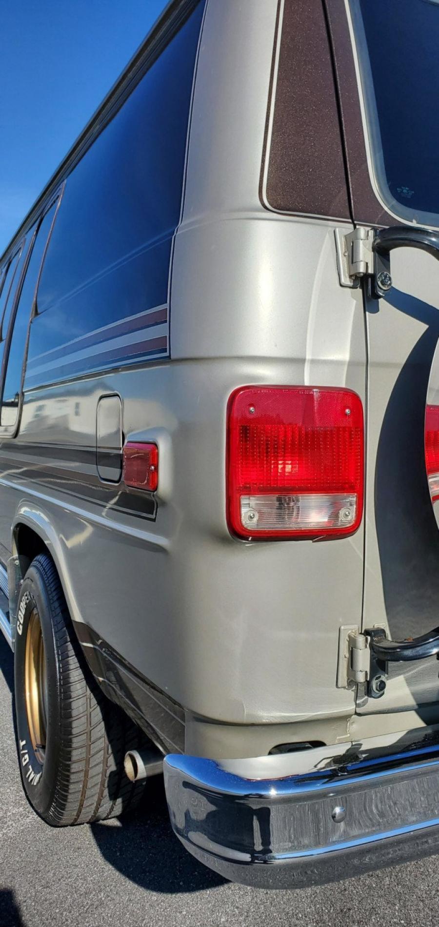 Детали экстерьера Chevrolet G20 Conversion Van  (CG21305) 1988 года  (фото 76 из 257)